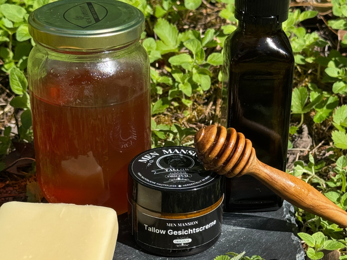Honig, Öl und Bienenwachs neben der Tallow Gesichtscreme